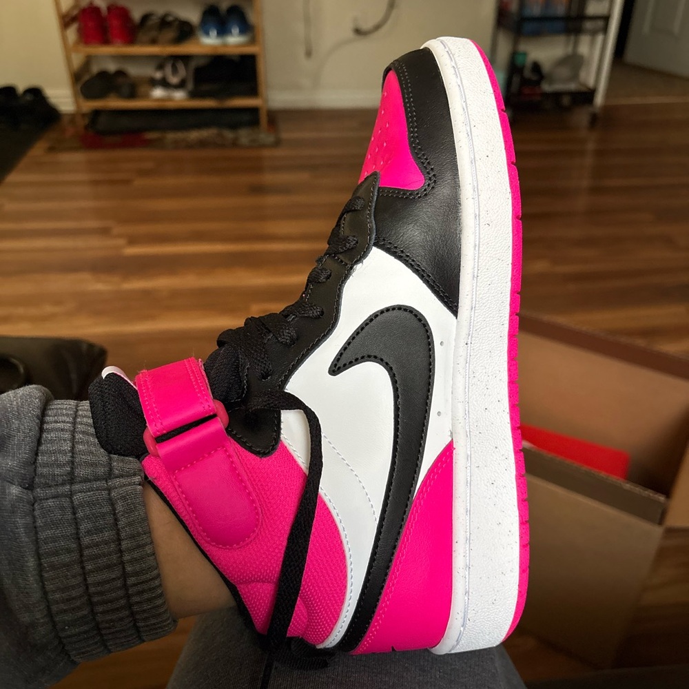 Nike High-Top Sneakers in Hot Pink, Black & White 7Y or 8.5W brand new